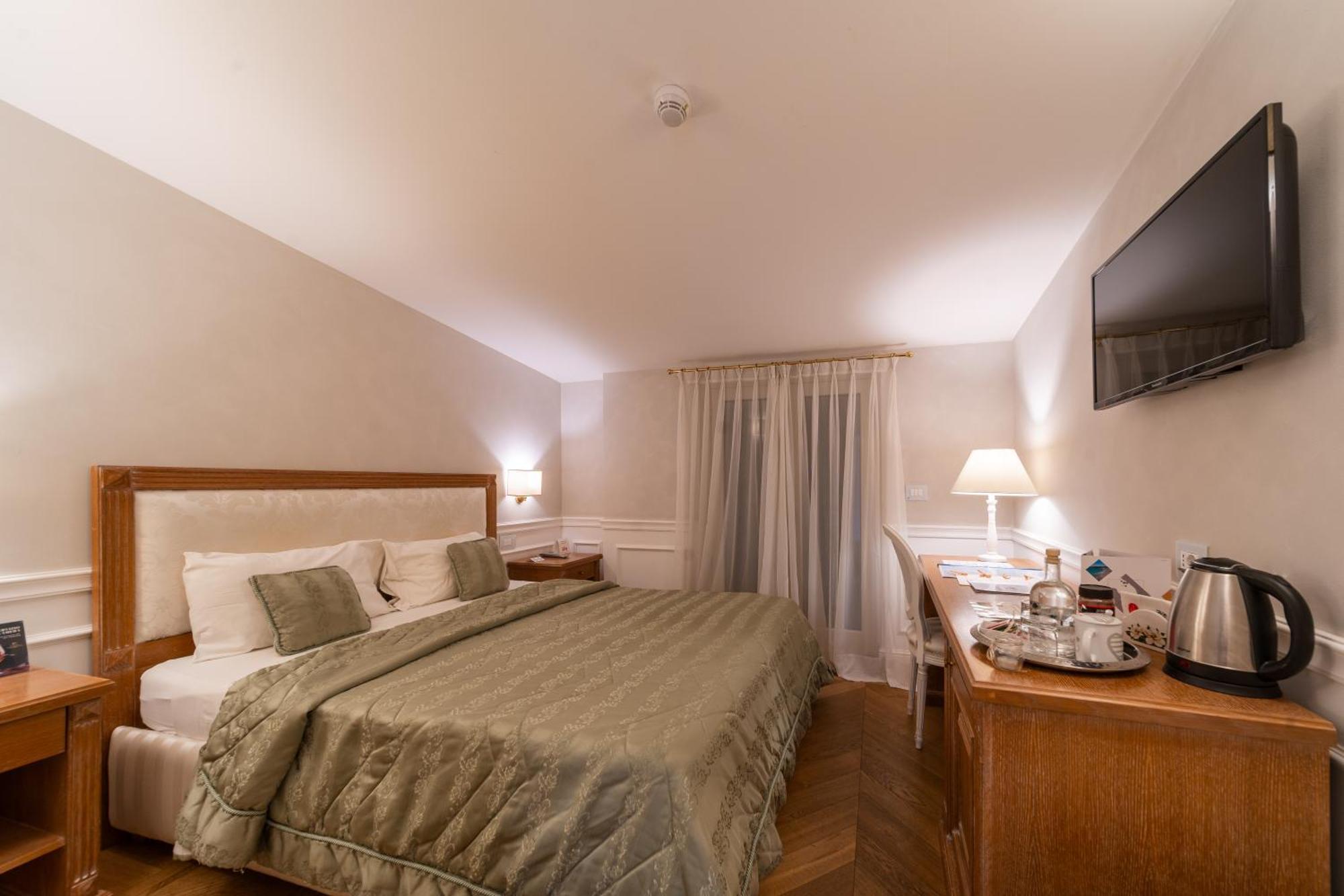 Tesoretto Hotel Поджардо Екстер'єр фото